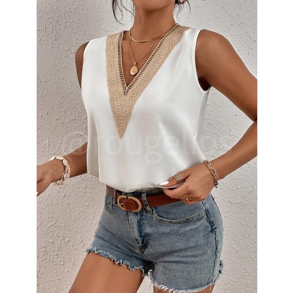 White Casual Top V-Neck Embroidered Details - Picture 4 of 7